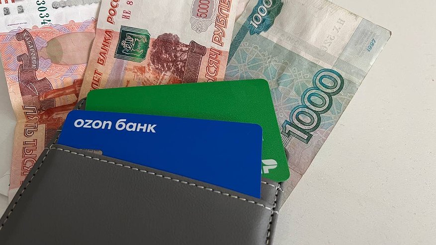 Главная картинка новости: Деньги спишут автоматически: приставы получат доступ ко всем счетам должников с 2026 года