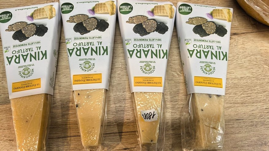 Главная картинка новости: Новороссийская таможня и прокуратура изъяли в Анапе запрещенные сыры и хамон