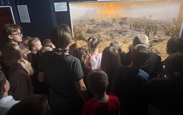 Школьники, устроившие готовку на Вечном огне, побывали на экскурсии по мемориалам Новороссийска