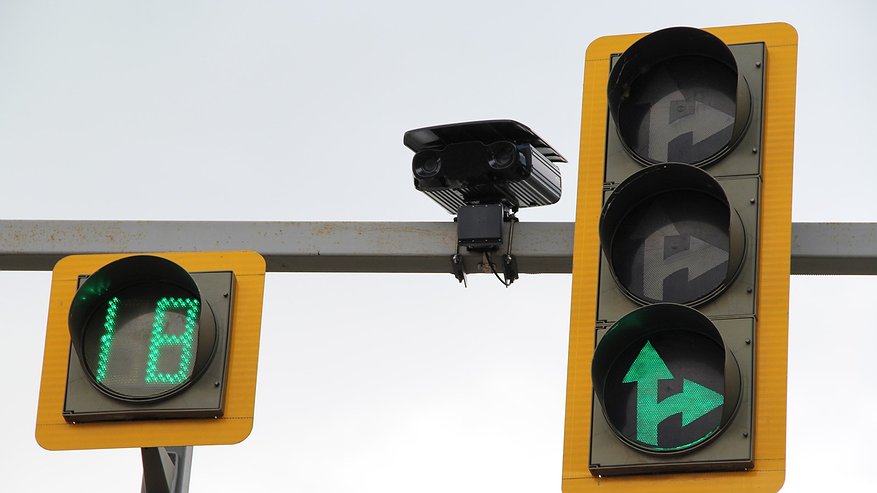 Главная картинка новости: Новороссийск, внимание: в городе работают «умные» камеры — узнайте, где вас могут оштрафовать