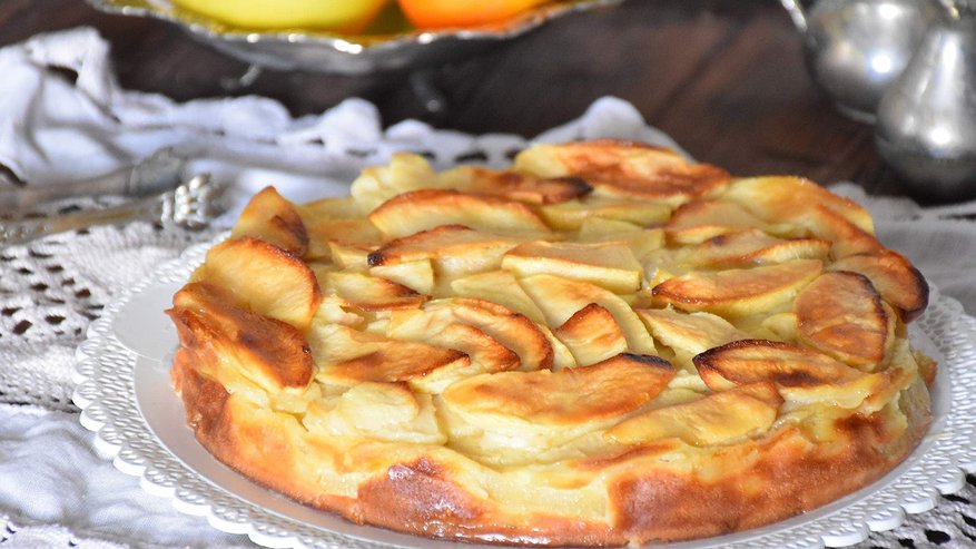 Главная картинка новости: Яблочный пирог без духовки: готовлю за 26 минут — ароматнее, чем в любой кондитерской