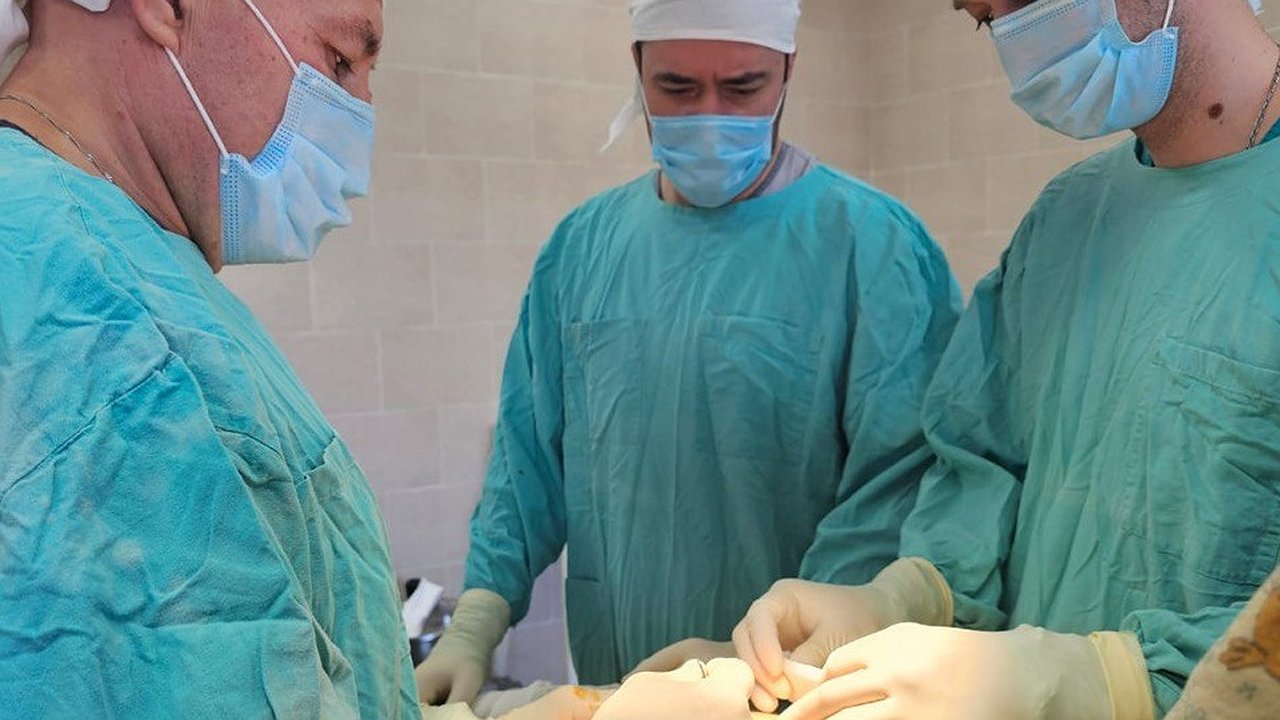 Главная картинка новости: В Лабинске впервые провели операцию по замене тазобедренного сустава