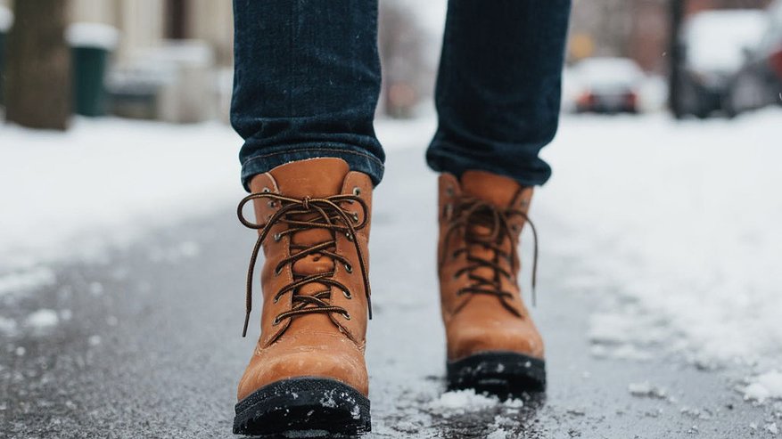 Главная картинка новости: Что делать, чтобы ноги не мерзли в обуви на морозе: самый полезный зимний лайфхак - валенки не понадобятся