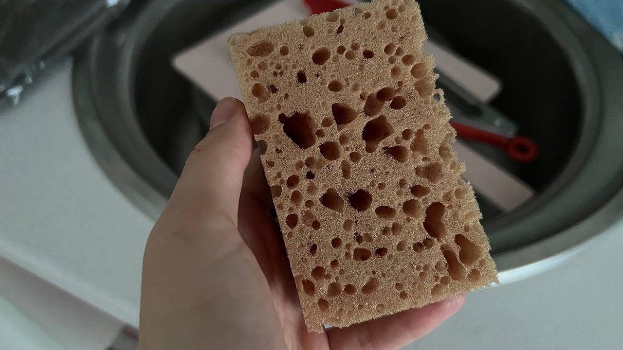 Главная картинка новости: Почему финские хозяйки выкинули губки для посуды: экологичная альтернатива, которая стала нормой