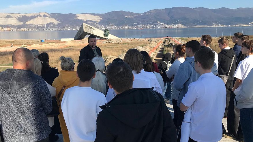 Главная картинка новости: Знаете ли вы, грек и осетин освобождали Новороссийск? В городе возрождают память о многонациональном подвиге Малой земли