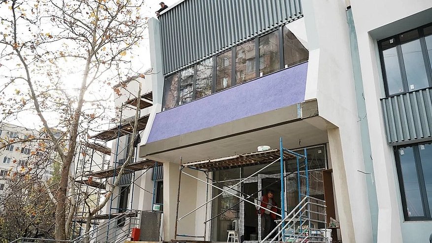 Главная картинка новости: Центр для молодёжи обновляют: мэр Новороссийска проконтролировал ремонт