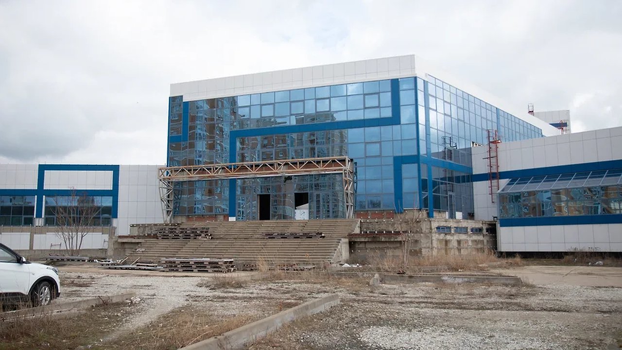 Главная картинка новости: Городская инициатива: мэр Кравченко анонсировал реконструкцию недостроенного дворца спорта в Новороссийске