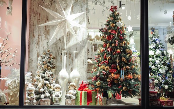 Создай праздник и выиграй 50 тысяч: в Новороссийске стартует конкурс на лучшее украшение фасадов к Новому году