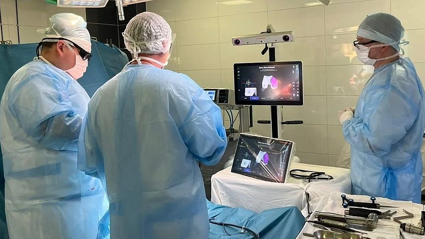 Главная картинка новости: В новороссийской больнице поставлен рекорд: 50 операций проведено роботом-хирургом
