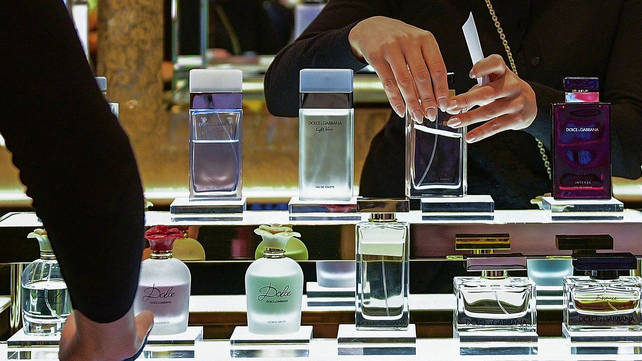 Главная картинка новости: Аура праздника: 5 парфюмов, которые создают ощущение волшебства