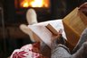Миниатюра новости: Топ-8 книг для зимних вечеров: создаём атмосферу уюта и глубокого погружения