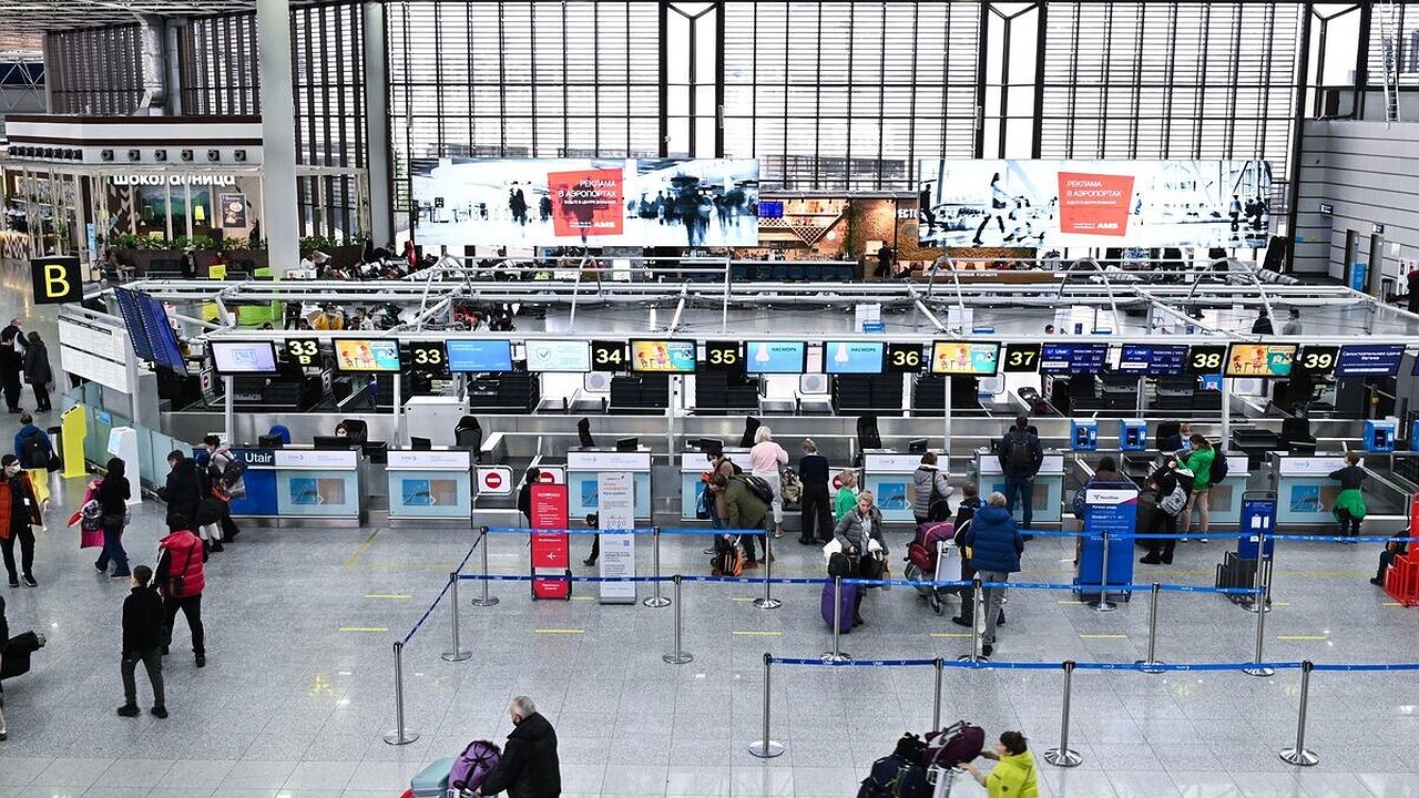 Главная картинка новости: ФАС против «поборов» в воздушной гавани курорта: аэропорт Сочи получил предупреждение за незаконный сбор