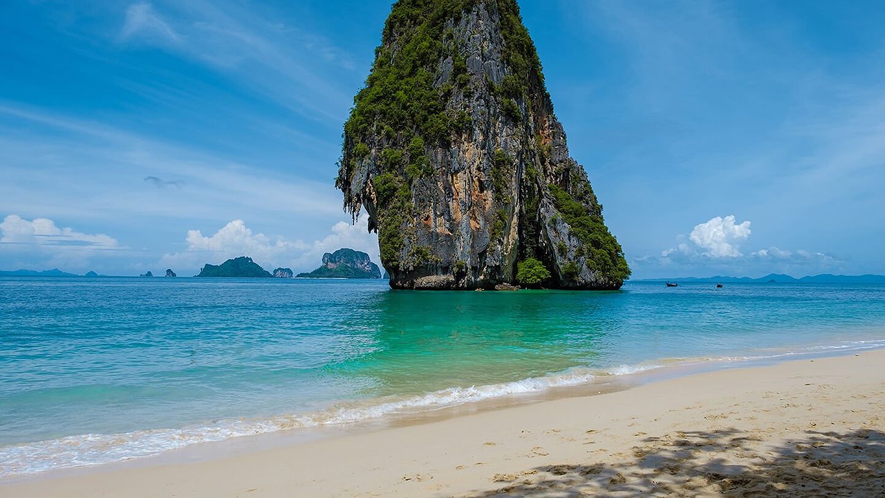 Главная картинка новости: 10 пляжных направлений, где море зимой по карману каждому — открыли бюджетные курорты, и почти бесплатно