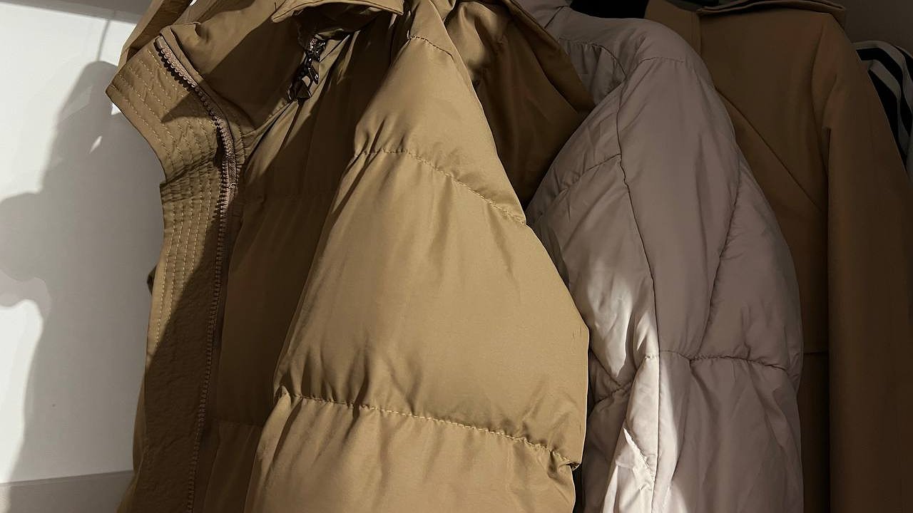 Главная картинка новости: Не тратьте деньги на химчистку: 4 минуты и 2 пшика — пуховик снова как новый