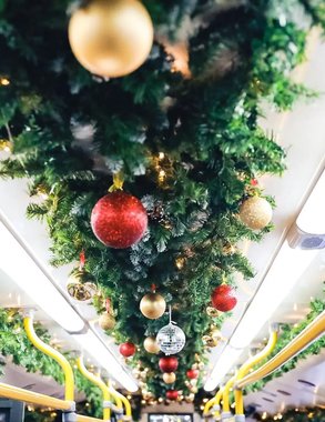 В Новороссийске на маршрут вышел новогодний троллейбус. Опубликовано его расписание