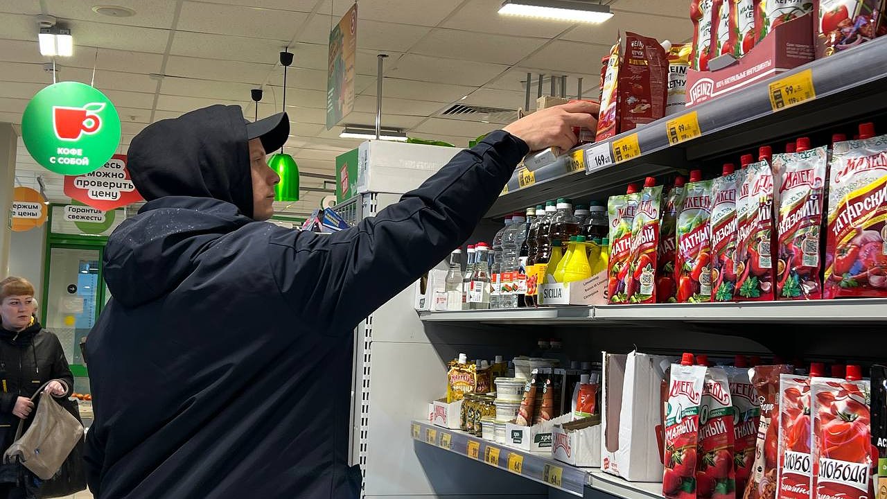 Главная картинка новости: Роскачество назвало кетчупы, где вместо томатов — крахмал. Проверьте, не стоит ли ваш любимый соус в этом чёрном списке