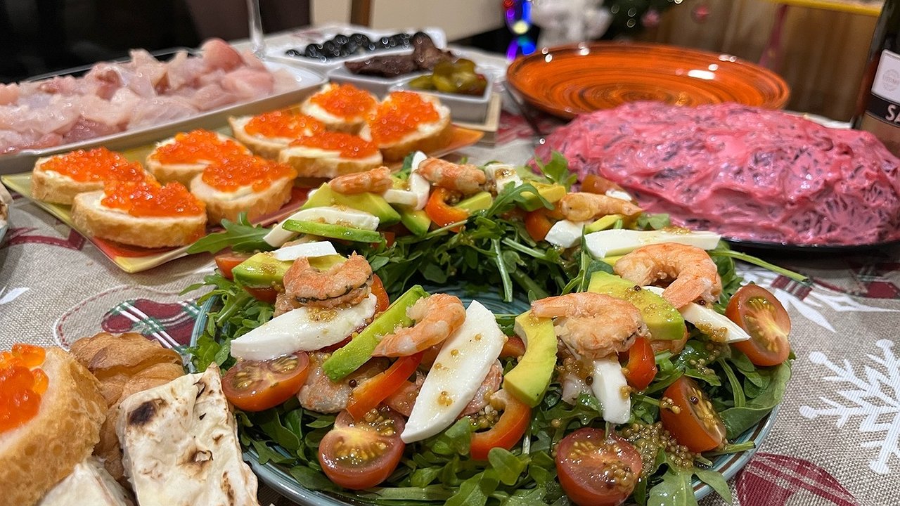 Главная картинка новости: Салат «Пегас» принесет благополучие и изобилие в год Огненной Лошади – приготовьте на новогодний стол