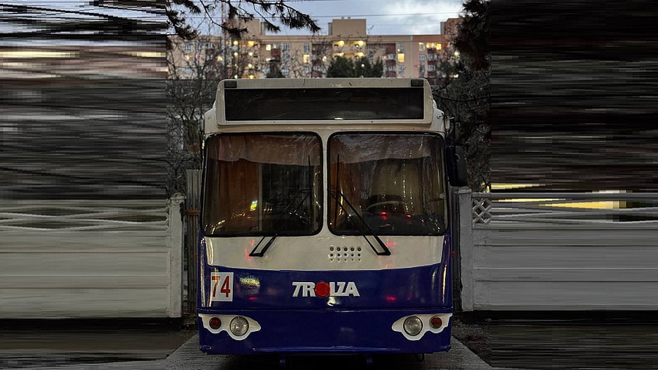 Главная картинка новости: Легендарный троллейбус из СССР стал памятником в Новороссийске. Его знал каждый советский человек