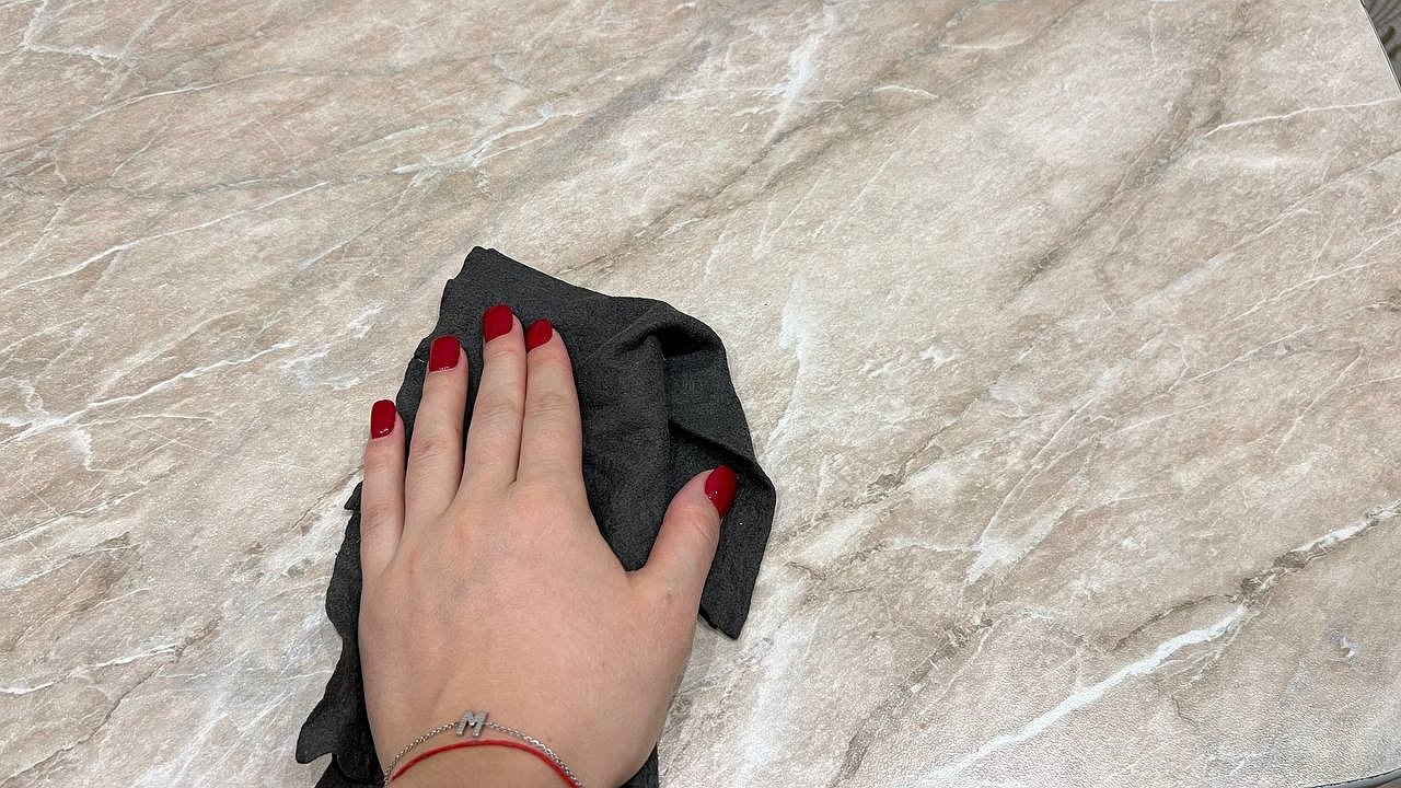 Главная картинка новости: Пыли в доме как не бывало: хитрость уборки, известная только клининговым компаниям — создаем защитную плёнку за 2 минуты