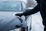 Миниатюра новости: Разрушители лака: 5 самых опасных способов очистить машину ото льда, о которых все знают