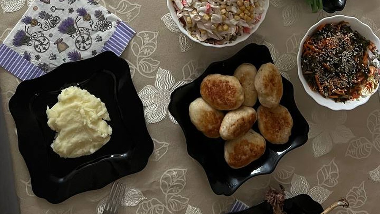 Главная картинка новости: Никогда не клала это в котлеты, а зря: они получаются невероятно сочными и мягкими