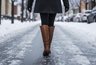 Миниатюра новости: Налепил жене нескользящие полоски на сапоги за 5 минут – теперь она хохочет, идя по льду