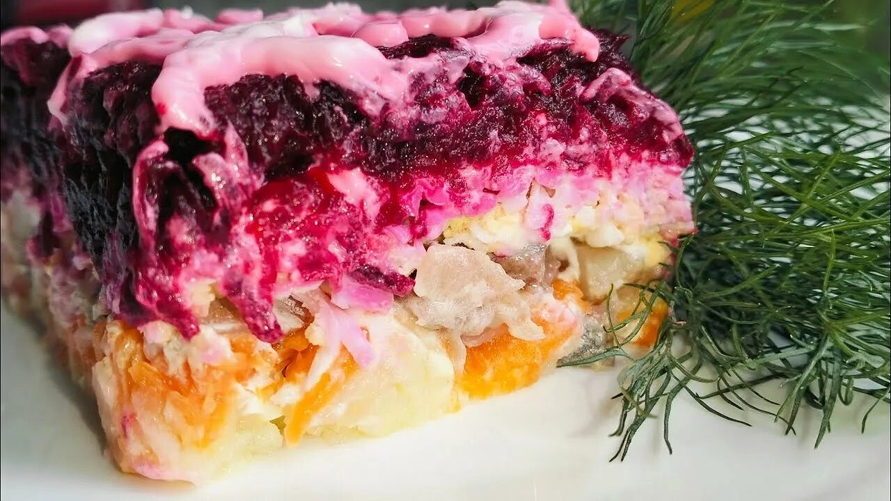 Главная картинка новости: Случайно положила в селедку под шубой один компонент — теперь готовлю только так: вкус нежный и торжественный