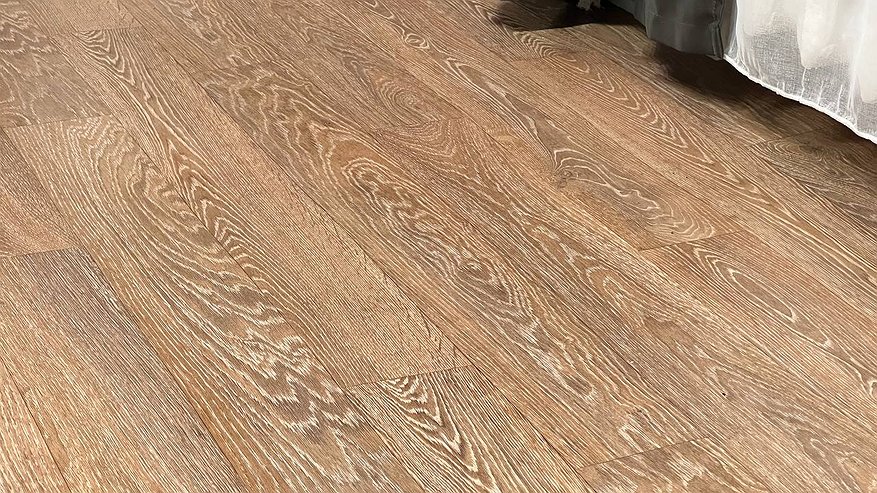 Главная картинка новости: Линолеум сверкает как новый: применяю 1 лайфхак — справляется даже с застарелой грязью