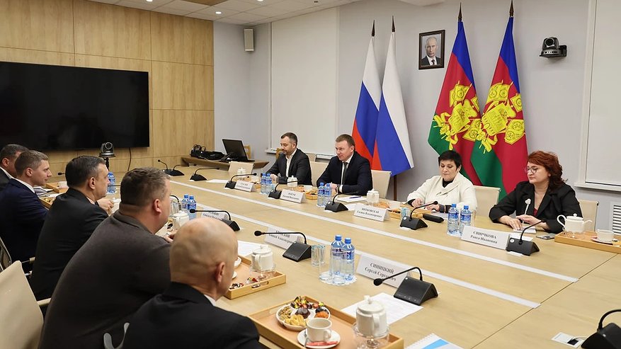 Главная картинка новости: От боевого опыта к управленческому: участники СВО завершили стажировку в правительстве Кубани