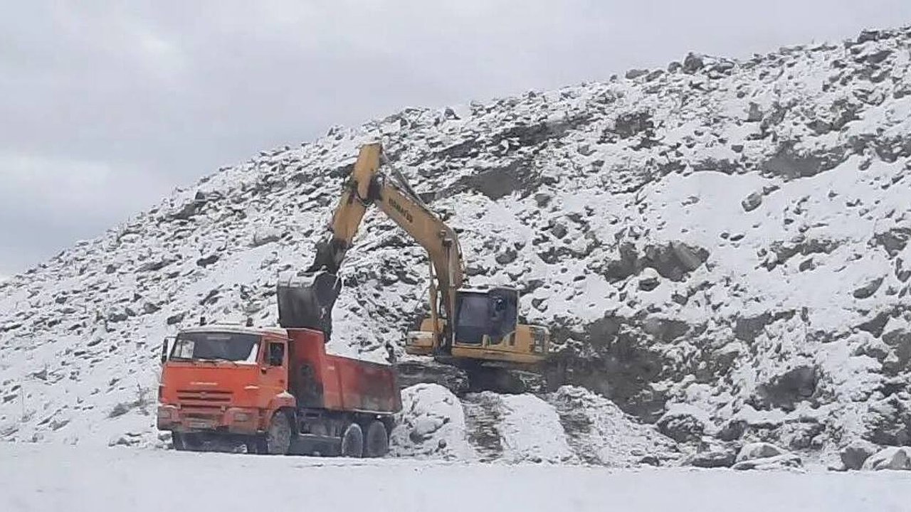 Главная картинка новости: Пожар на мусорном полигоне в Новороссийске локализован: площадь тления сократилась до 110 кв. метров