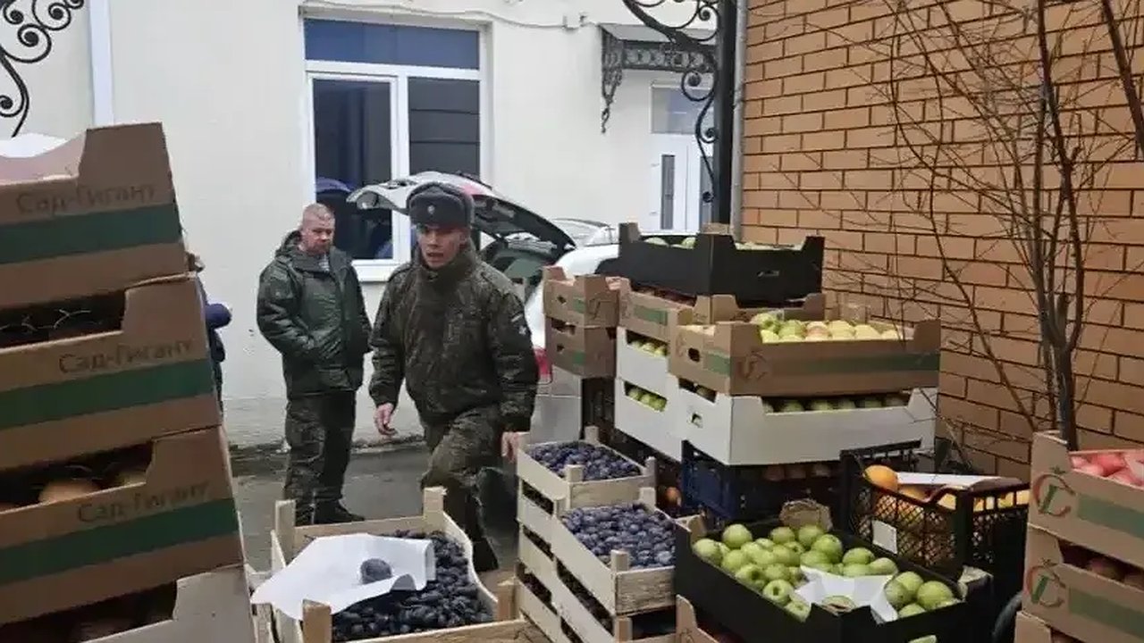 Главная картинка новости: Глава Новороссийска поздравил военнослужащих гарнизона с наступающим Новым годом