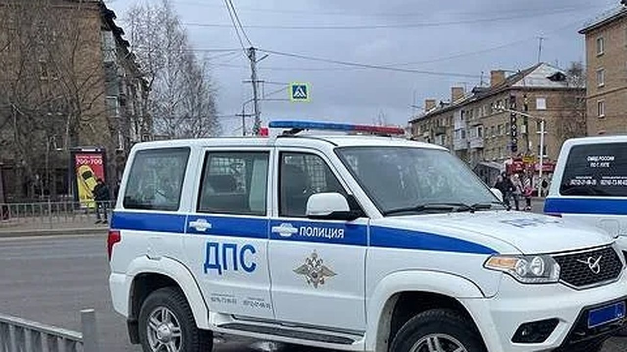 Главная картинка новости: Инспектор предлагает пройти в патрульную машину: как вести себя правильно и законно