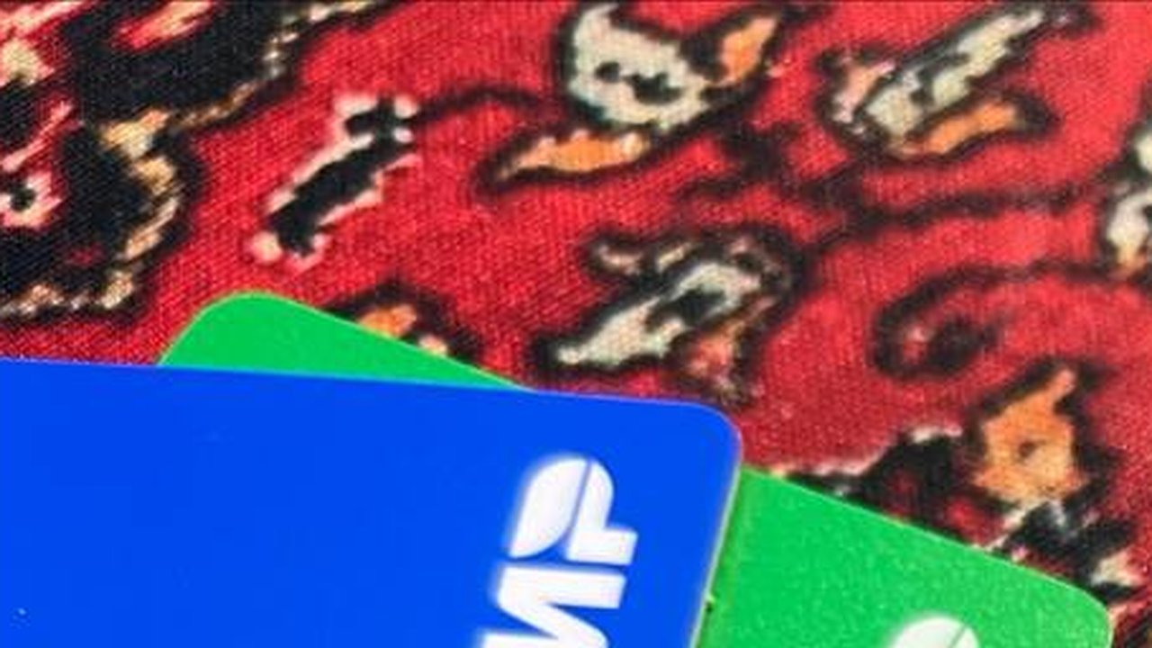 Главная картинка новости: С 7 февраля в Сбербанке новые правила для всех карт «Мир»: что изменится в тарифах и безопасности