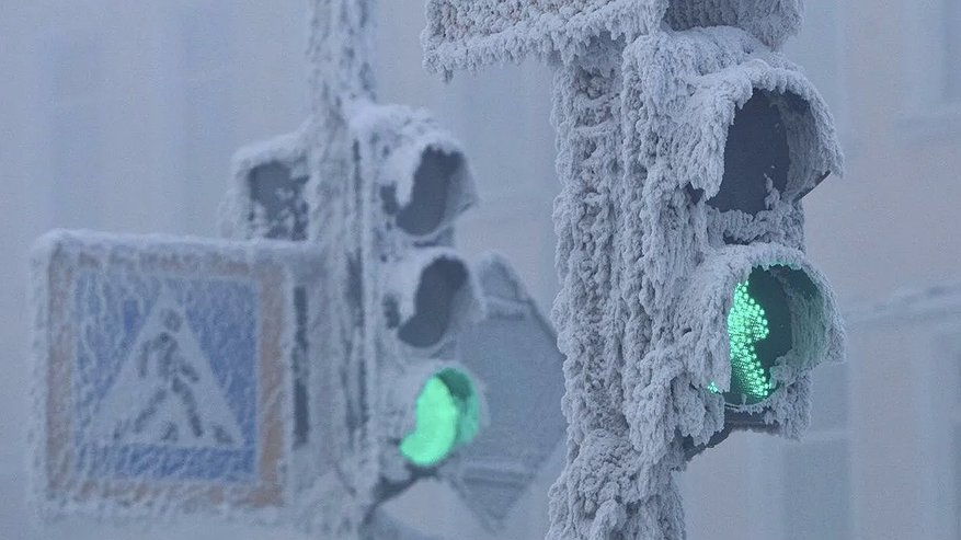 Главная картинка новости: Главное за 24 часа: Новороссийск готовится к снежному удару. Власти просят водителей не выезжать на летней резине