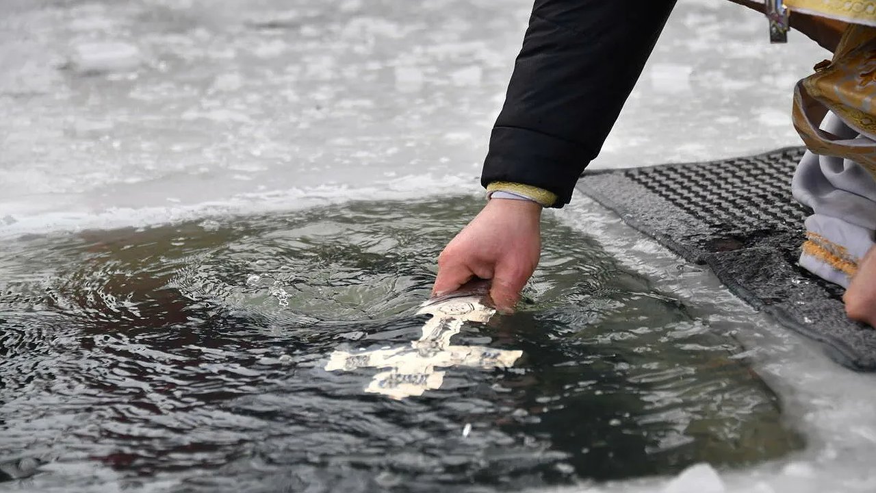 Главная картинка новости: Где в Новороссийске можно окунуться в прорубь на Крещение: открыты шесть площадок