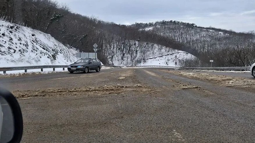 Главная картинка новости: В Новороссийске продлен режим ЧС: штаб по ликвидации последствий непогоды работает круглосуточно