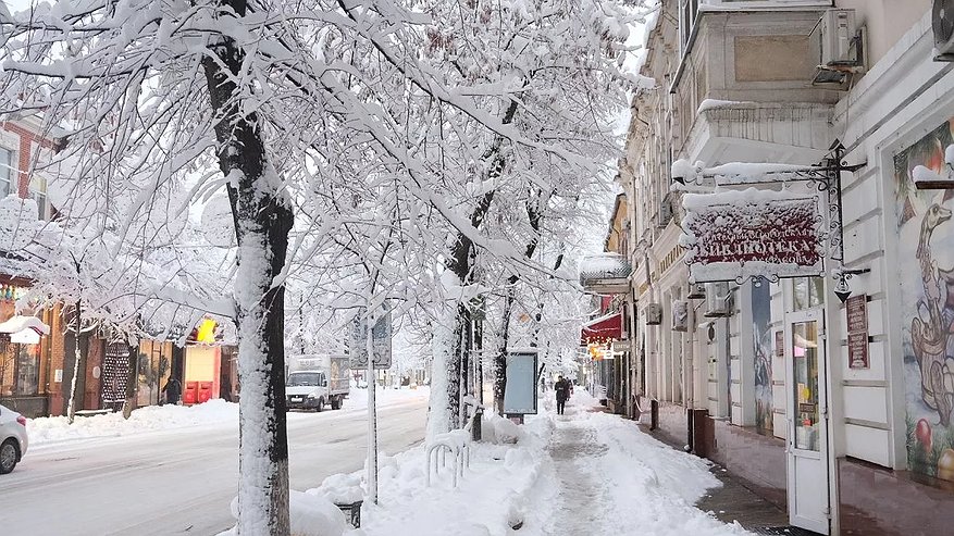 Главная картинка новости: ГИБДД возбудила дело из-за снега на дорогах Краснодара. Под следствием — муниципальный «Центр мониторинга»