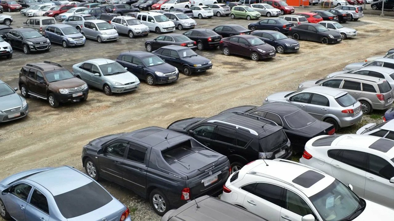 Главная картинка новости: На Кубани дешевеют новые машины: средняя цена за год упала на 11%