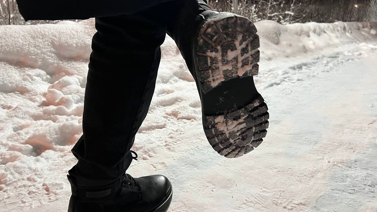 Главная картинка новости: 2 слоя на стельку в январе — ногам тепло в -35°C: бюджетный лайфхак для зябких