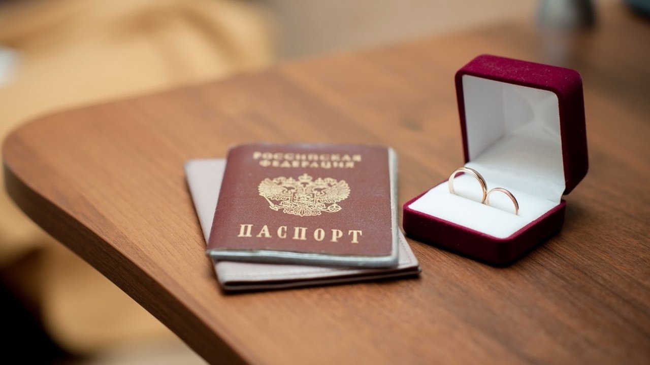 Главная картинка новости: Брак и паспорт станут бесплатными: в Госдуме прозвучало неожиданное предложение