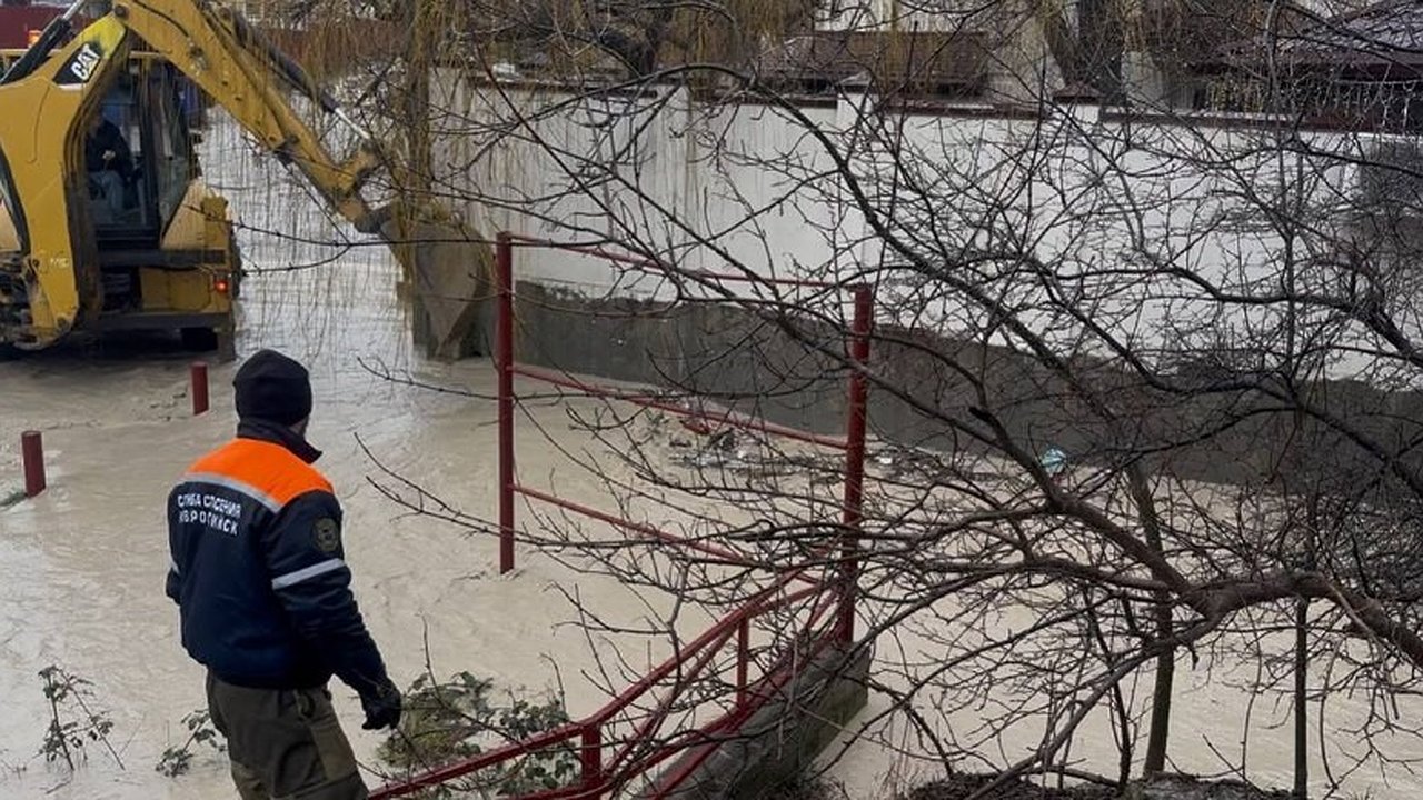 Главная картинка новости: Паводок в Краснодарском крае отступает: в Новороссийске и Геленджике уровень рек начал снижаться