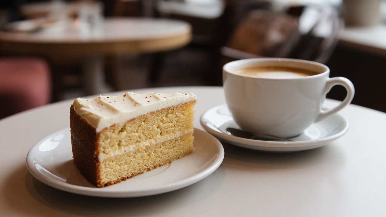 Главная картинка новости: Регбистов накормили вчерашним: суд закрыл кафе в сочинской гостинице «ЛОО Арена» на 90 дней после массового отравления детей