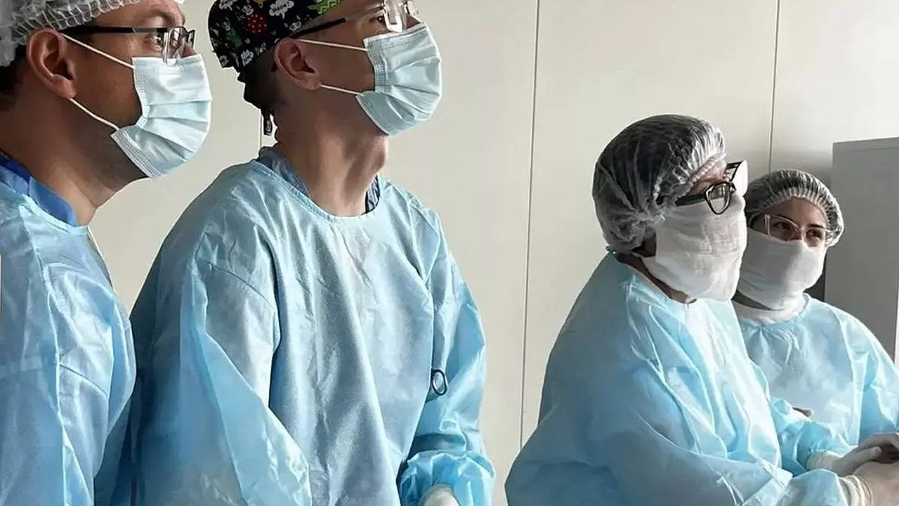 Главная картинка новости: Прорыв в районной медицине: в больнице Горячего Ключа впервые провели уникальную операцию через проколы