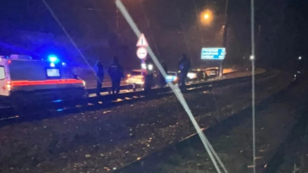 Главная картинка новости: 18-летний парень в наушниках погиб под колесами пассажирского поезда в Туапсе