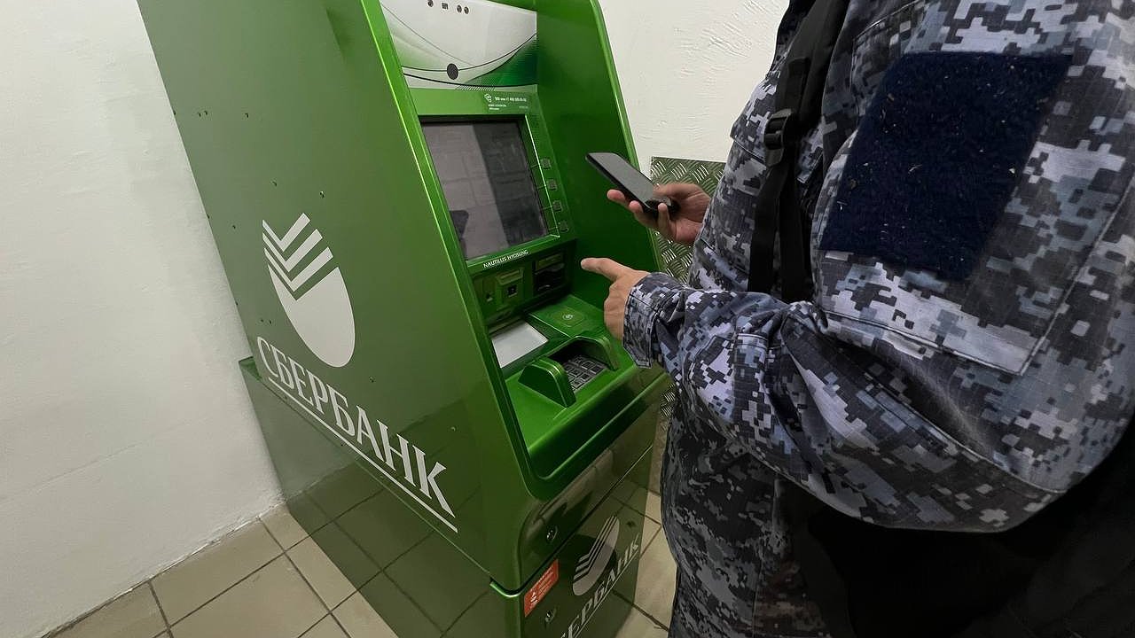 Главная картинка новости: С февраля 2026 года: новые правила для держателей карт «Мир» в обслуживании и оплате