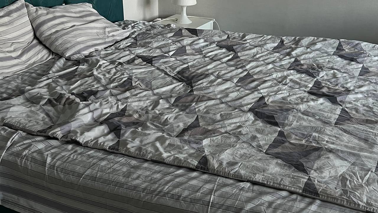 Главная картинка новости: Невидимый враг в вашей спальне: эти вещи тихо разрушают здоровье — срочно избавьтесь