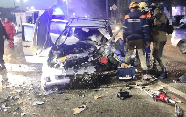 На Кубани погиб водитель в страшном ДТП: «Лада» и BMW столкнулись лоб в лоб в Новороссийске