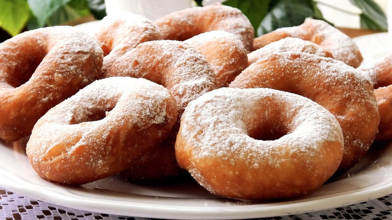 Главная картинка новости: Как приготовить ленинградские пышки, за которыми в Северную столицу приезжают со всей страны