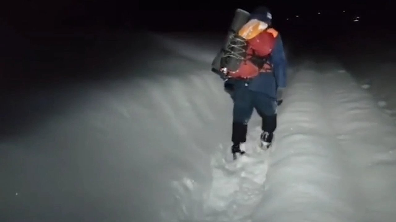 Главная картинка новости: Краснодарский электрик провёл новогоднюю ночь в заснеженном лесу