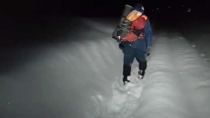 Главная картинка новости: Краснодарский электрик провёл новогоднюю ночь в заснеженном лесу